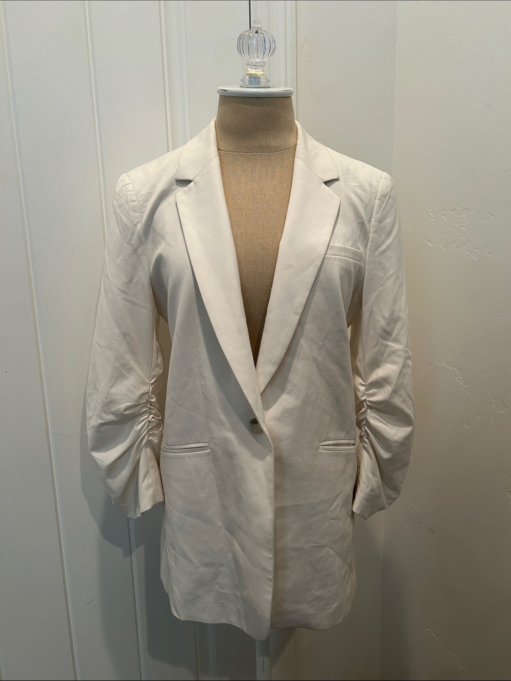 Elizabeth and James Women's Ivory Single-Button Blazer